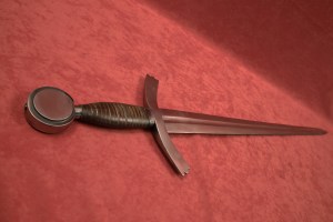 Espada Medieval pomo redondo en hierro y puno de cuero.5